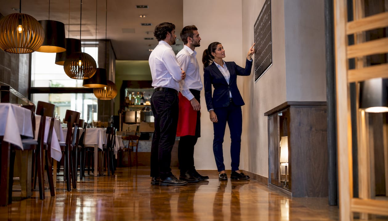 Fasi operative per la gestione e il coordinamento dello staff in un ristorante